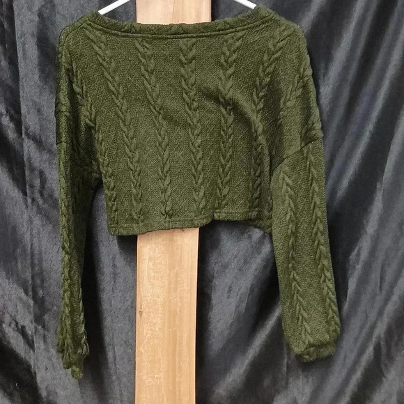 Green Shein long sleeve small midrift sweater like top - Picture 5 of 5